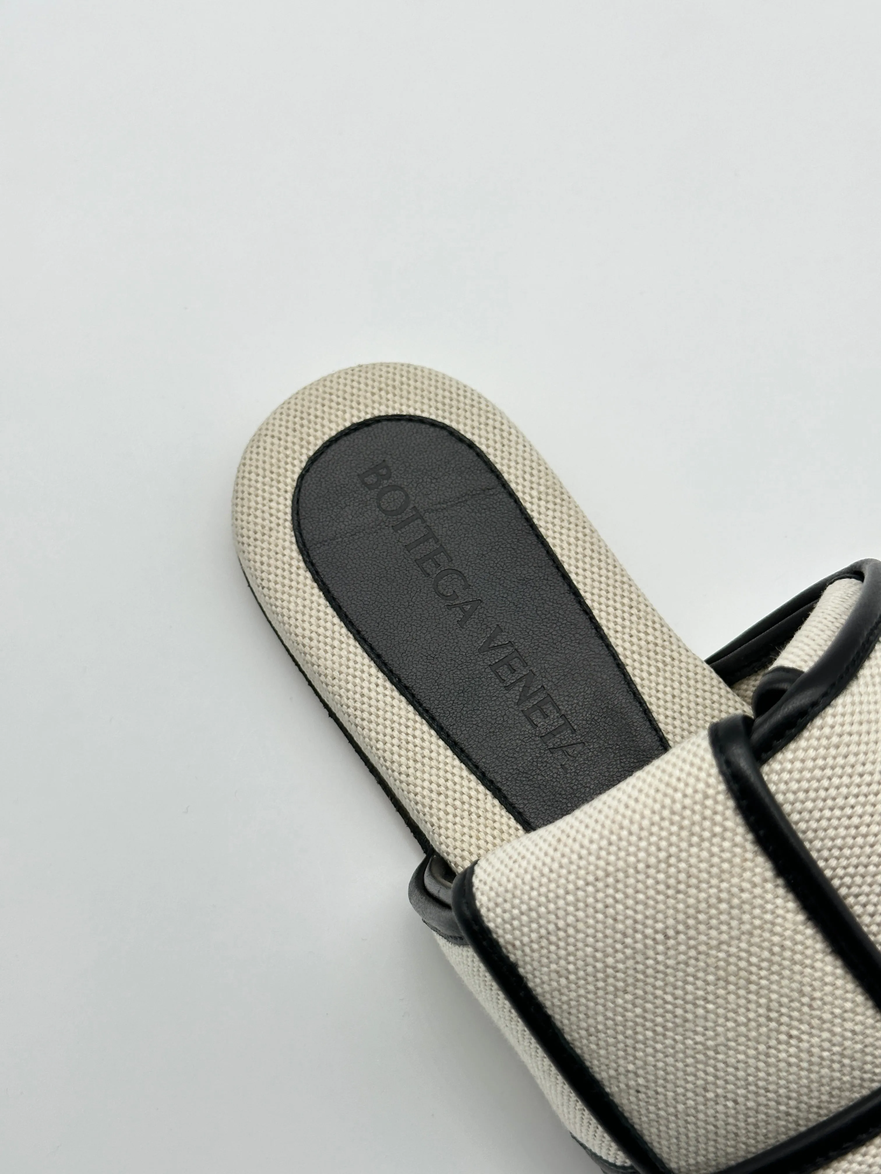 Flat Mules Intertwined Motif
