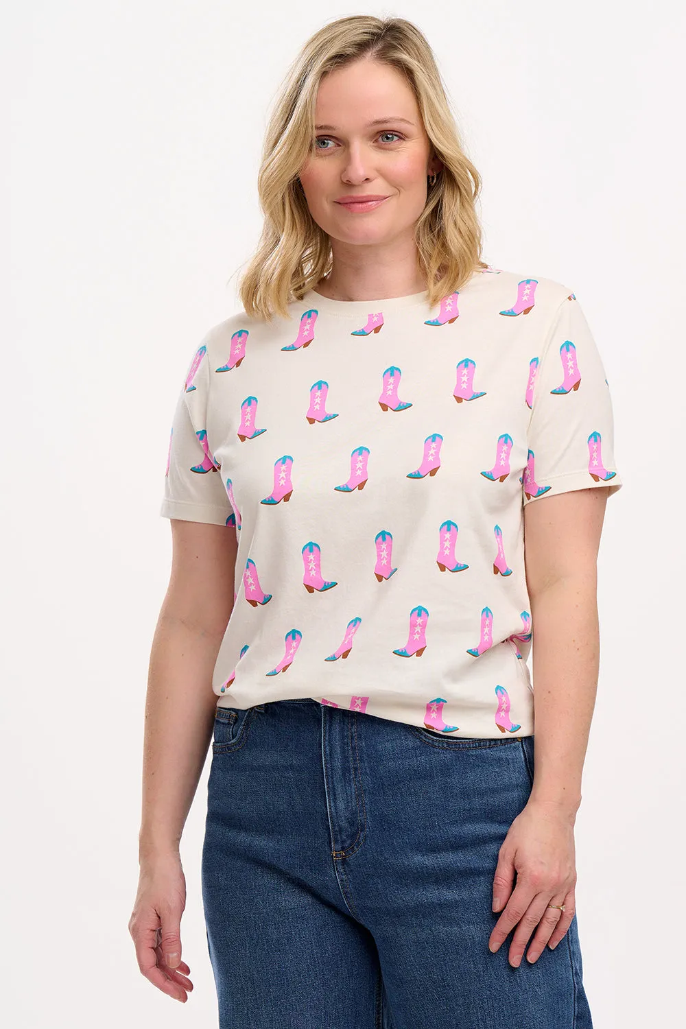 Maggie T-shirt - Off-White. Cowgirl Boots