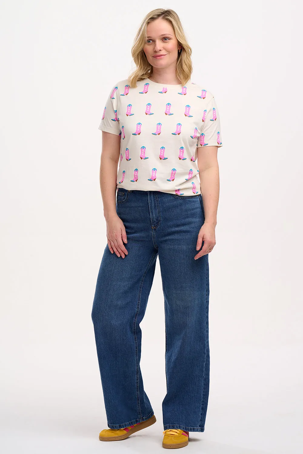 Maggie T-shirt - Off-White. Cowgirl Boots