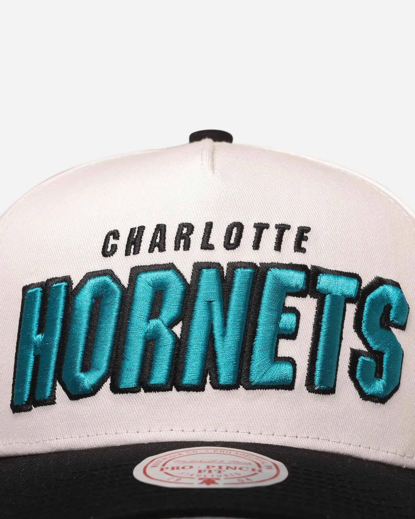 Mitchell & Ness Charlotte Hornets 'Draft Day' Pro Pinch Snapback White/Black