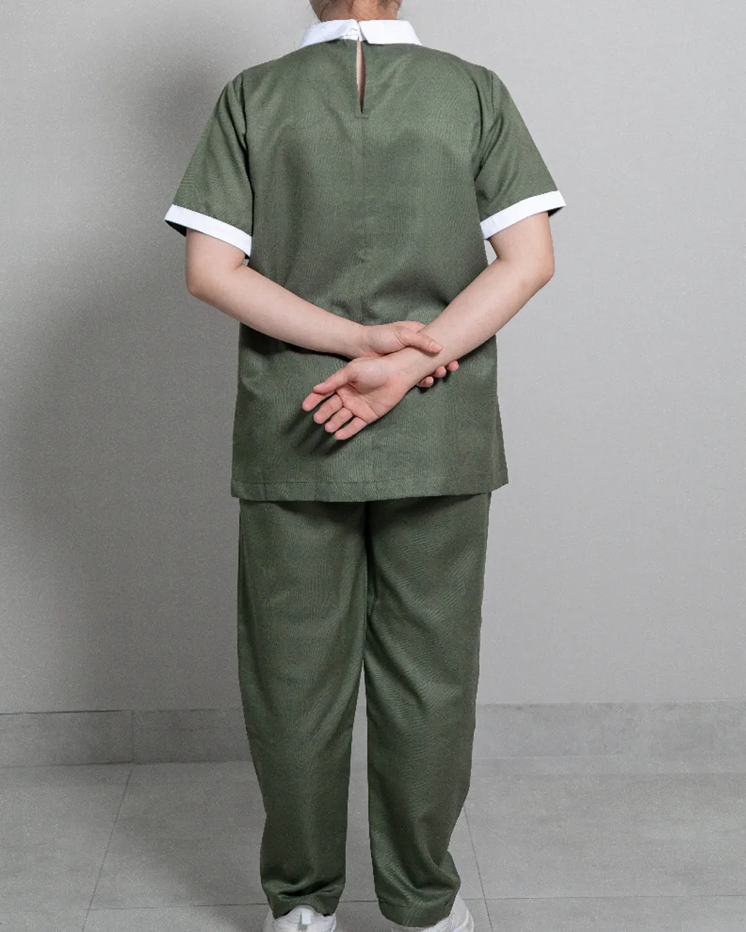 Simple Chic | Overlap | Olive Green.Offwhite