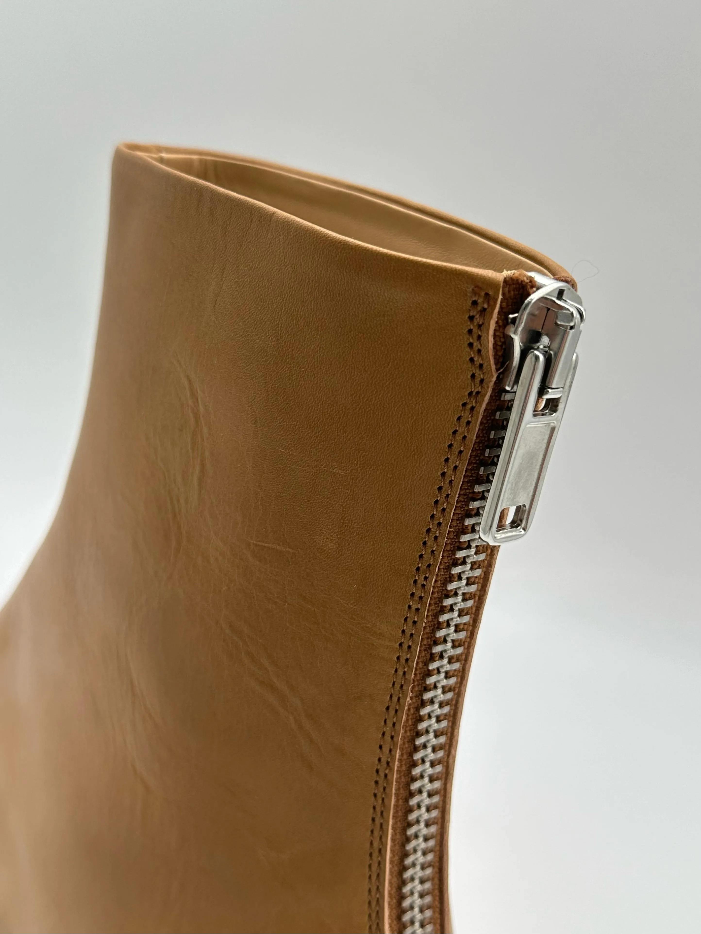 Stivaletto In Pelle Color Marrone Con Cuciture Iconiche