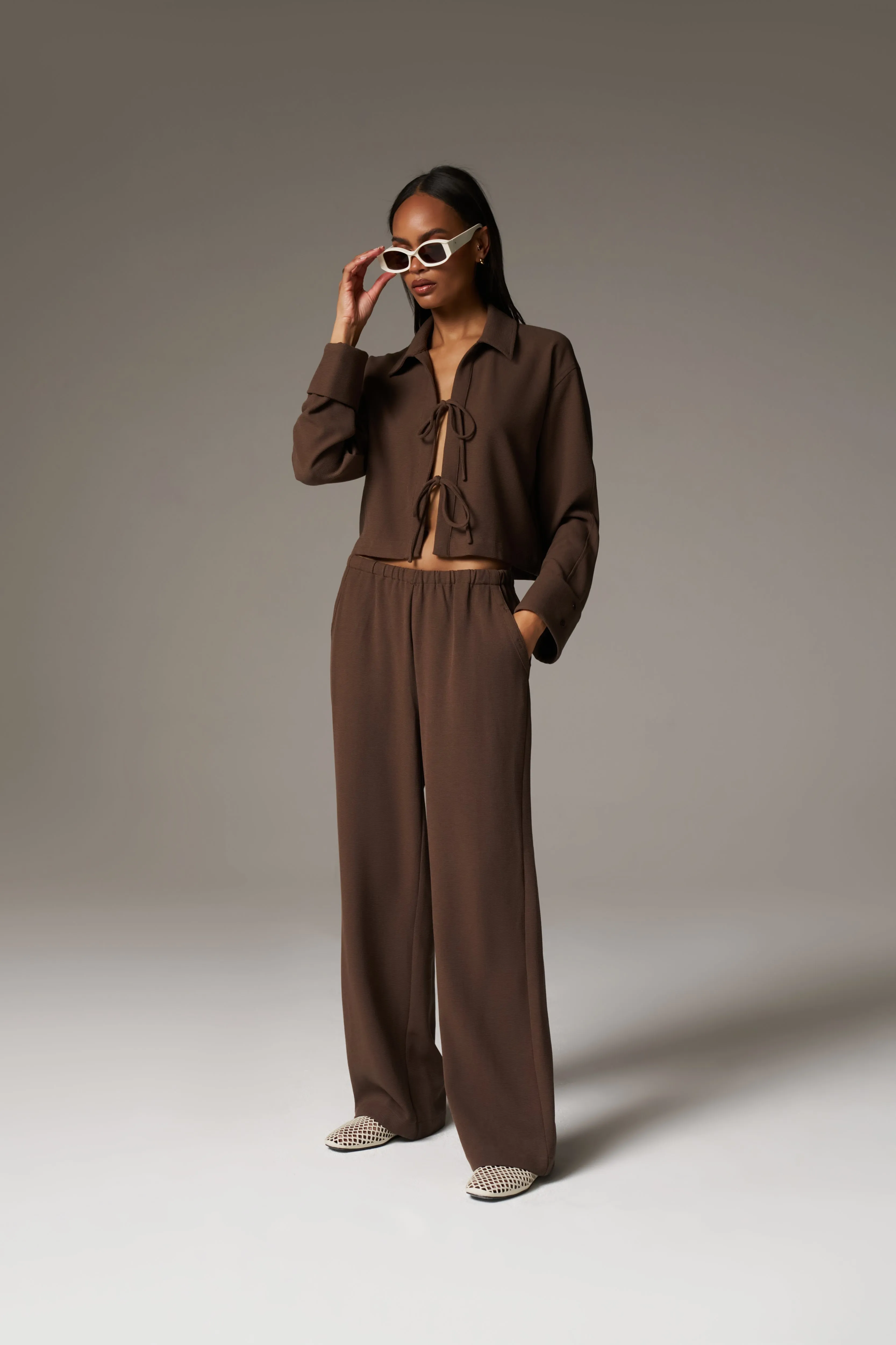 TEXTURED LINEN BUTTON DETAIL TROUSER - BROWN